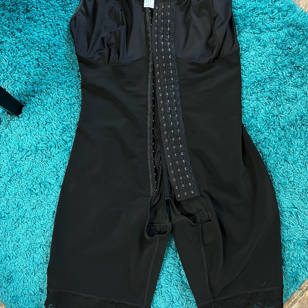 Waist trainer, it will have you tight and right! Not worn much, lost weight.